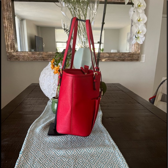 Michael Kors Tote (Red) w/Gold Hardware. - Picture 10 of 10